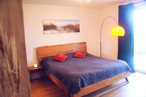 Silitysrauta/-lauta, Wi-Fi, vuodevaatteet