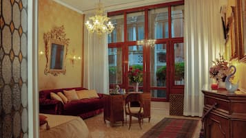 Royal-Suite, Balkon, Stadtblick (Quadrifora)