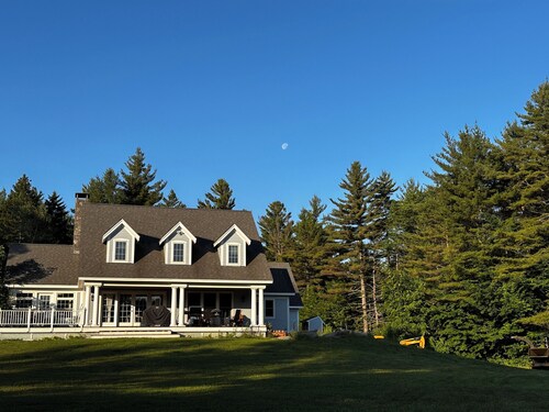 Tranquil 3 bedroom Home with Hot Tub/Fast WIFI/Standby Generator in Andover