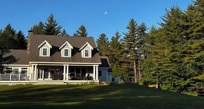 Tranquil 3 bedroom Home with Hot Tub/Fast WIFI/Standby Generator in Andover