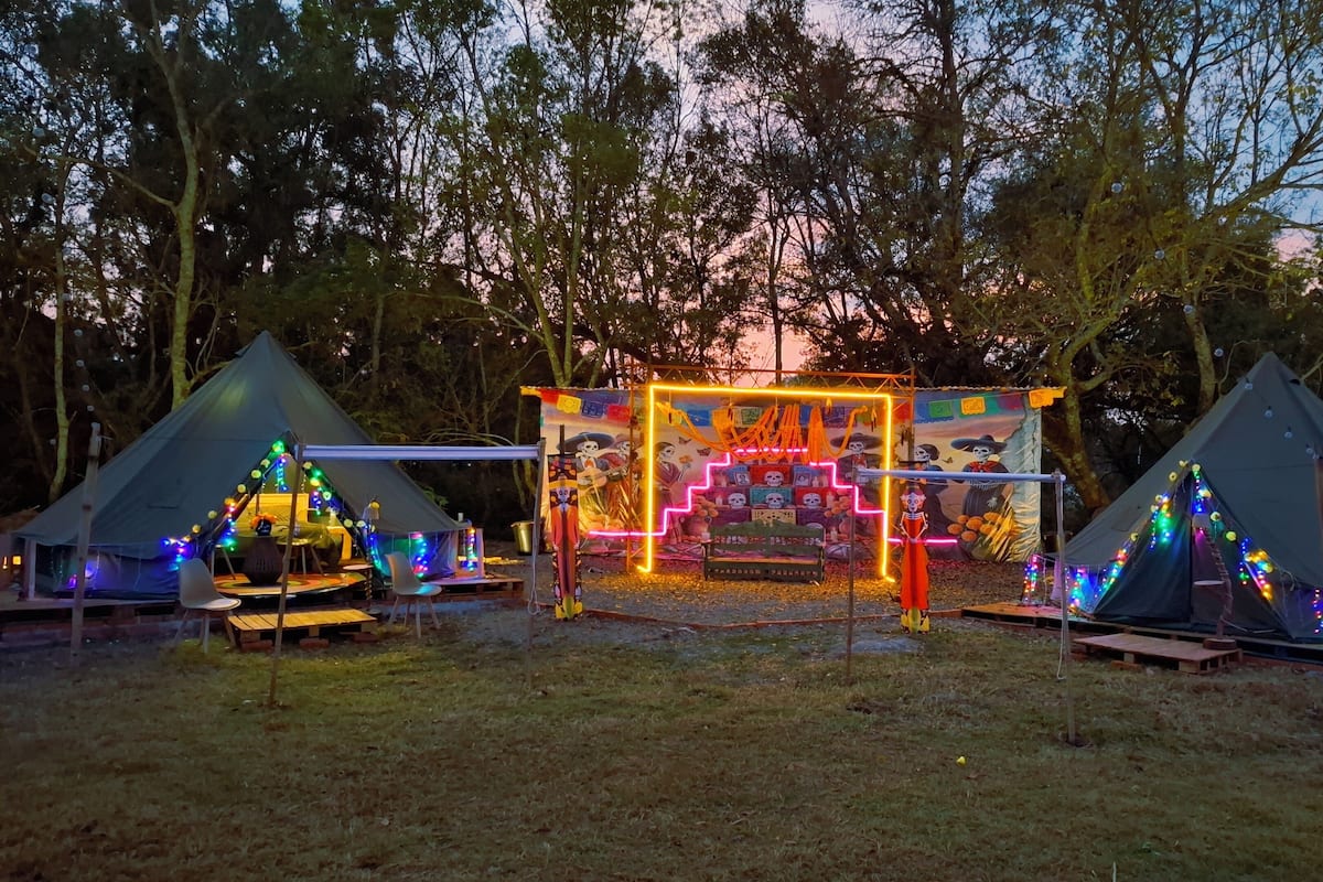 Down comforters, free WiFi, bed sheets