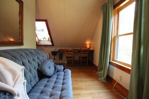 Living area - Historic Camden Showstopper!!  THE LITTLE GARDNER’S COTTAGE (Camden)