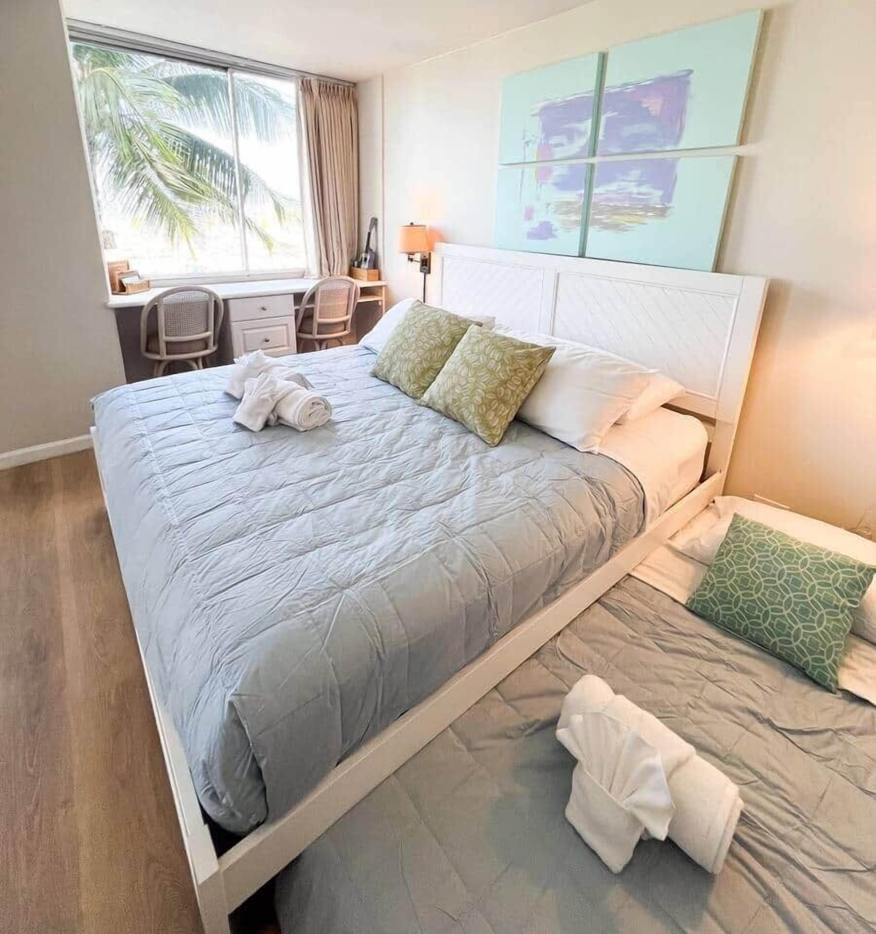 1 dormitorio, tabla de planchar con plancha, wifi y ropa de cama
