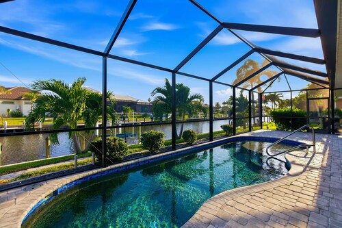 Waterfront home, with private pool and lanai, Gulf access with fishing dock