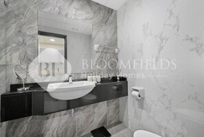 Bathroom - 1306 Bloomfields Casual STU Elite Tower  (Dubai)