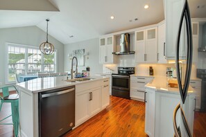 Fridge, microwave, stovetop, dishwasher - Spacious Home w/ Oceanside Village Resort Perks! (Murrells Inlet)