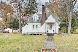 Exterior - Inviting Family Home, 2 Mi to Eastwood Mall! (Niles)
