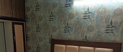 Desk, laptop workspace, free WiFi