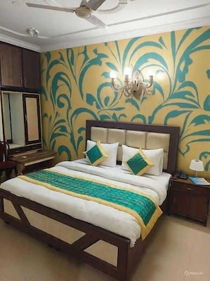 Basic Double or Twin Room, Balcony, City View | Desk, laptop workspace, free WiFi - Airport hotel Mayank plaza (New Delhi)