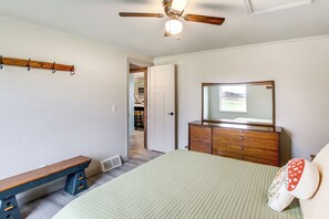 Room - Newly Updated Countryside Home in South Gorin! (South Gorin)