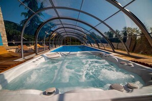 Bain à remous extérieur
