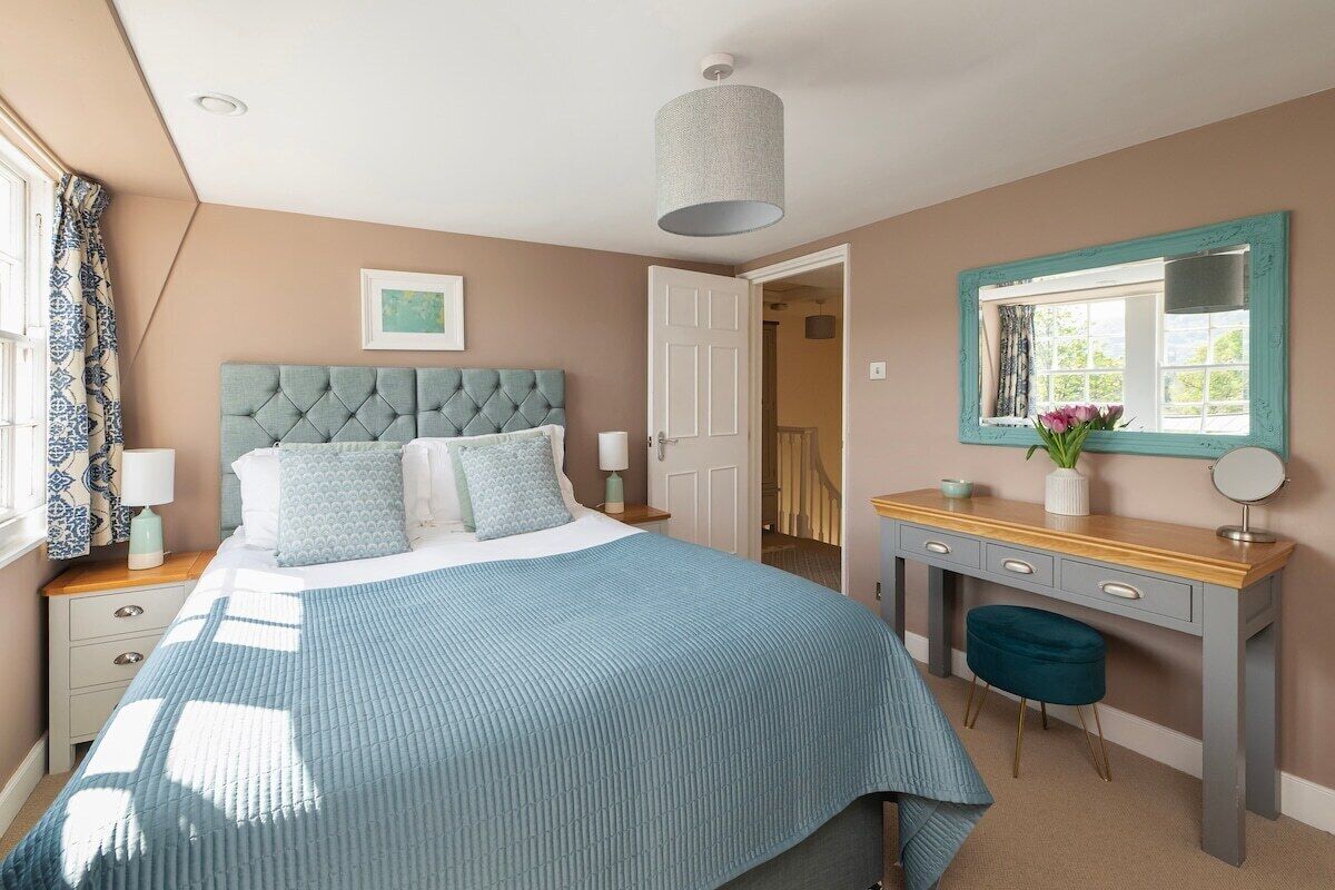 Iron/ironing board, travel crib, free WiFi, bed sheets