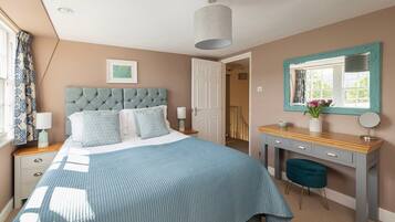 Iron/ironing board, travel crib, free WiFi, bed sheets