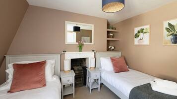 Iron/ironing board, travel cot, free WiFi, bed sheets