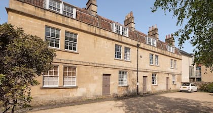 Lovely Maisonette in Centre of City w/ Parking
