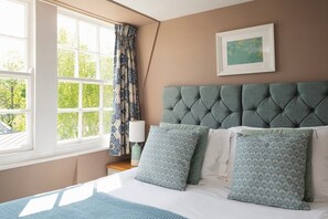 Fer et planche à repasser, lit parapluie, Wi-Fi gratuit, draps fournis