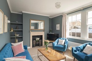 TV - Lovely Maisonette in Centre of City w/ Parking (Bath)