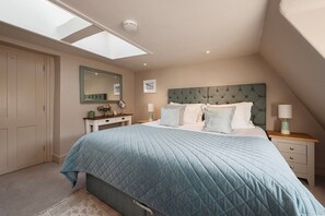 Iron/ironing board, travel cot, WiFi, bed sheets - Stylish Georgian Apartment in Centre of Bath (Bath)