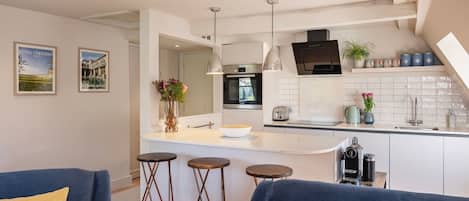 Coffee/tea maker, fridge, microwave, oven