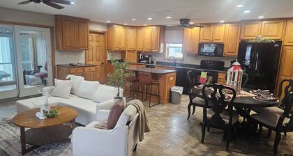 2 Bedroom 2 bath home, wheel chair accessible home overlooks golf course & pond