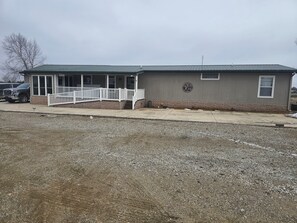 Exterior - 2 Bedroom 2 bath home, wheel chair accessible home overlooks golf course & pond (Seneca)