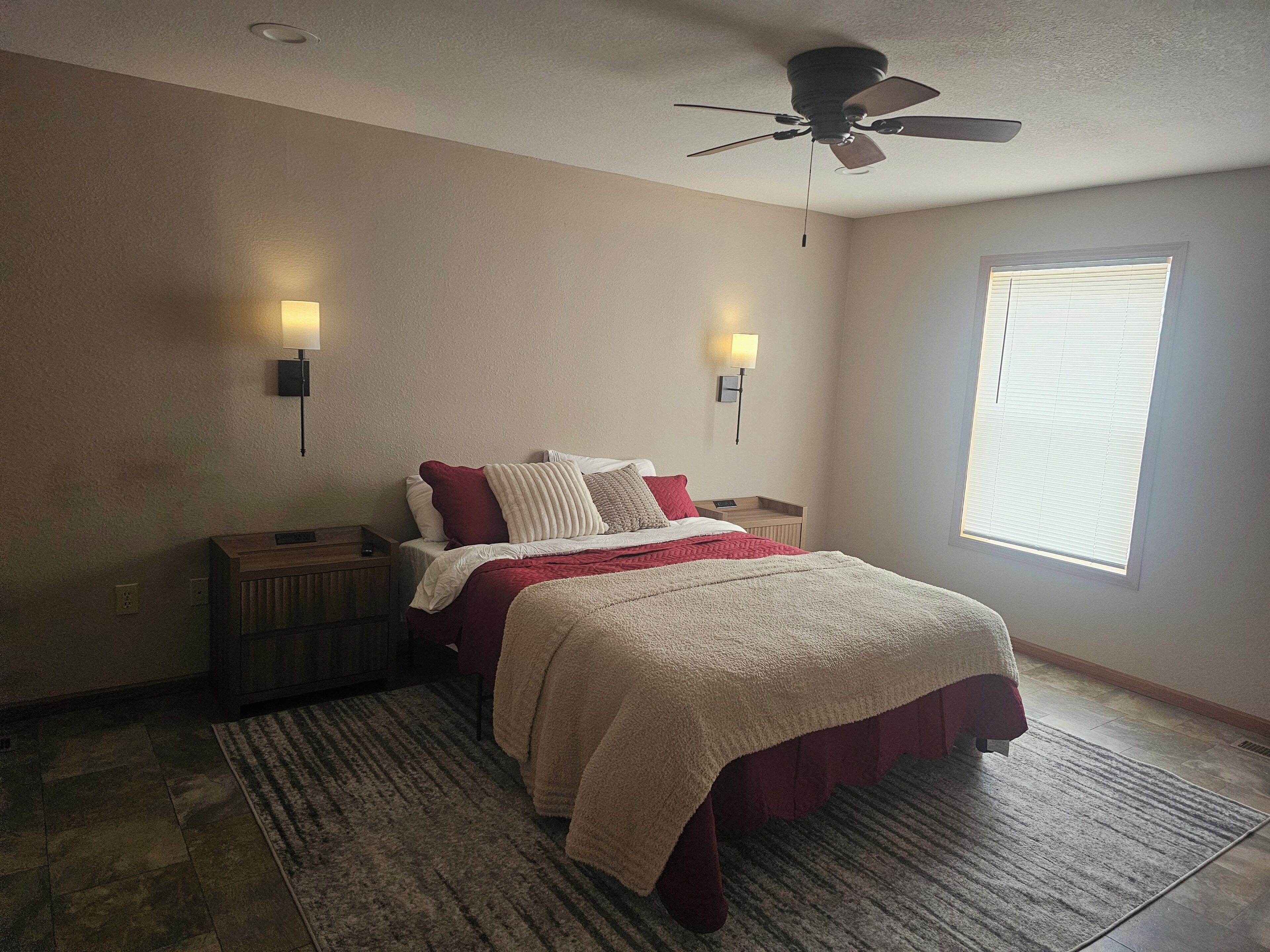 Iron/ironing board, WiFi, bed sheets