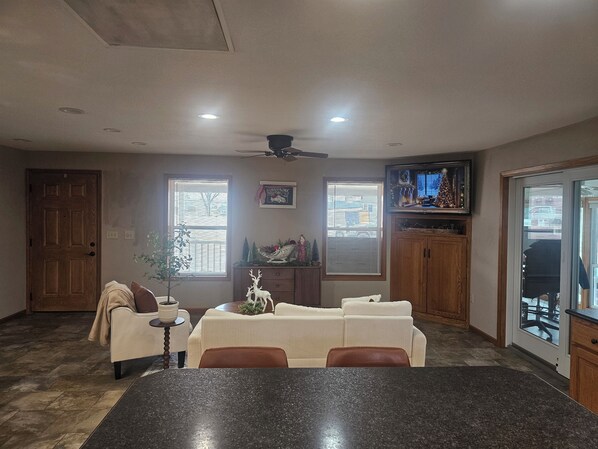 Living area - 2 Bedroom 2 bath home, wheel chair accessible home overlooks golf course & pond (Seneca)