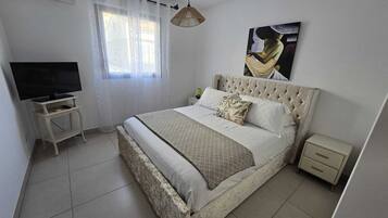 2 slaapkamers, een strijkplank/strijkijzer, reisbedje, gratis wifi