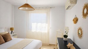 2 slaapkamers, een strijkplank/strijkijzer, reisbedje, gratis wifi