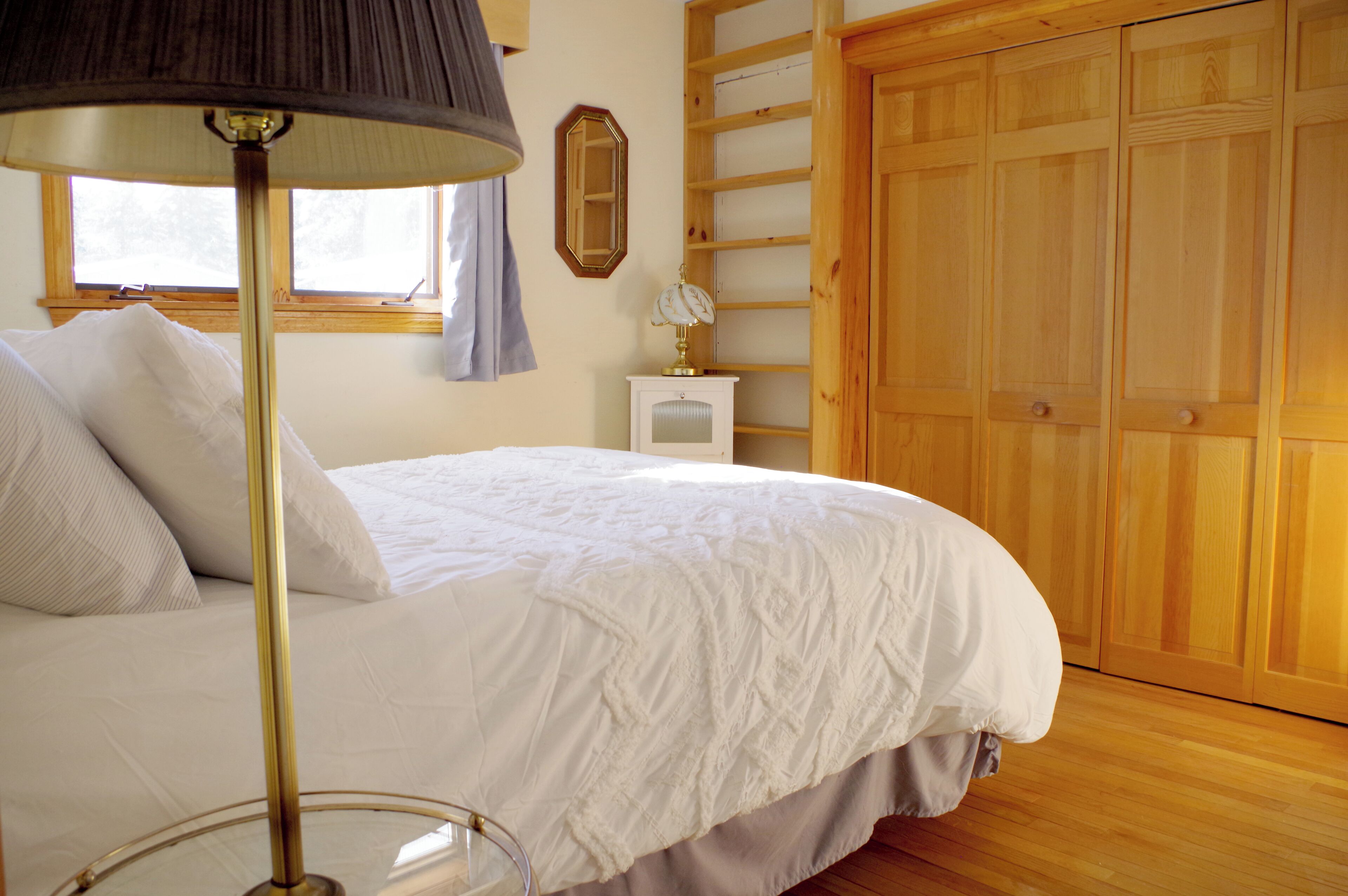 5 habitaciones, tabla de planchar con plancha, wifi y ropa de cama 