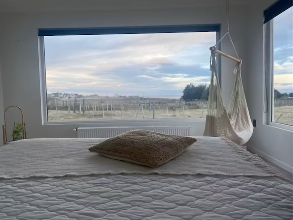 Room - Casa Cálida natural environment with view of the Strait of Gibraltar (Magallanes y la Antártica Chilena)