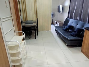 Living area - Len's Den3 2BR Condo Mall of Asia Manila (Pasay)