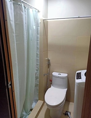 Bathroom - Len's Den3 2BR Condo Mall of Asia Manila (Pasay)