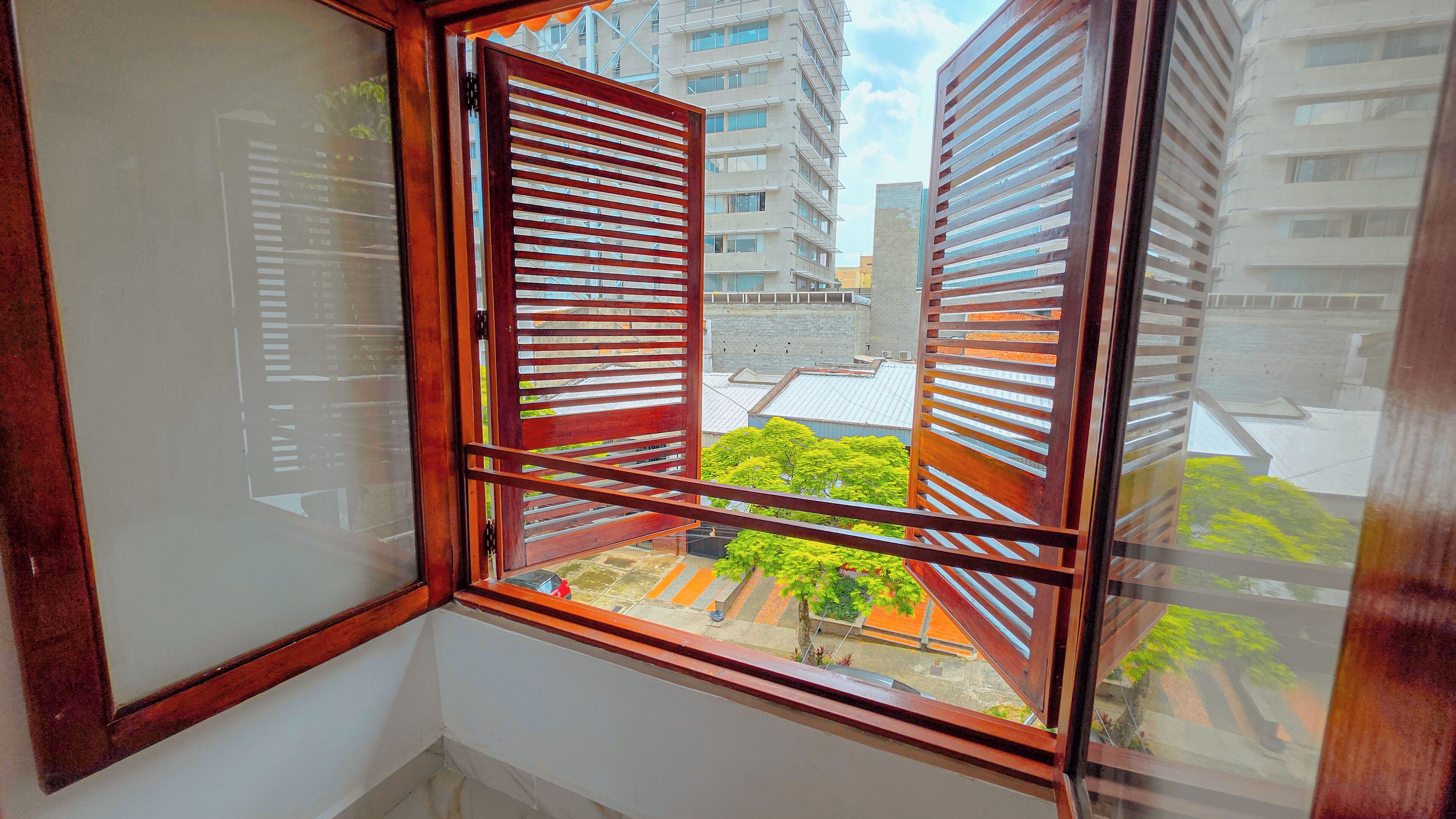 書桌、手提電腦工作空間、免費 Wi-Fi