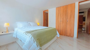 Escritorio, espacio para trabajar con un portátil, wifi gratis