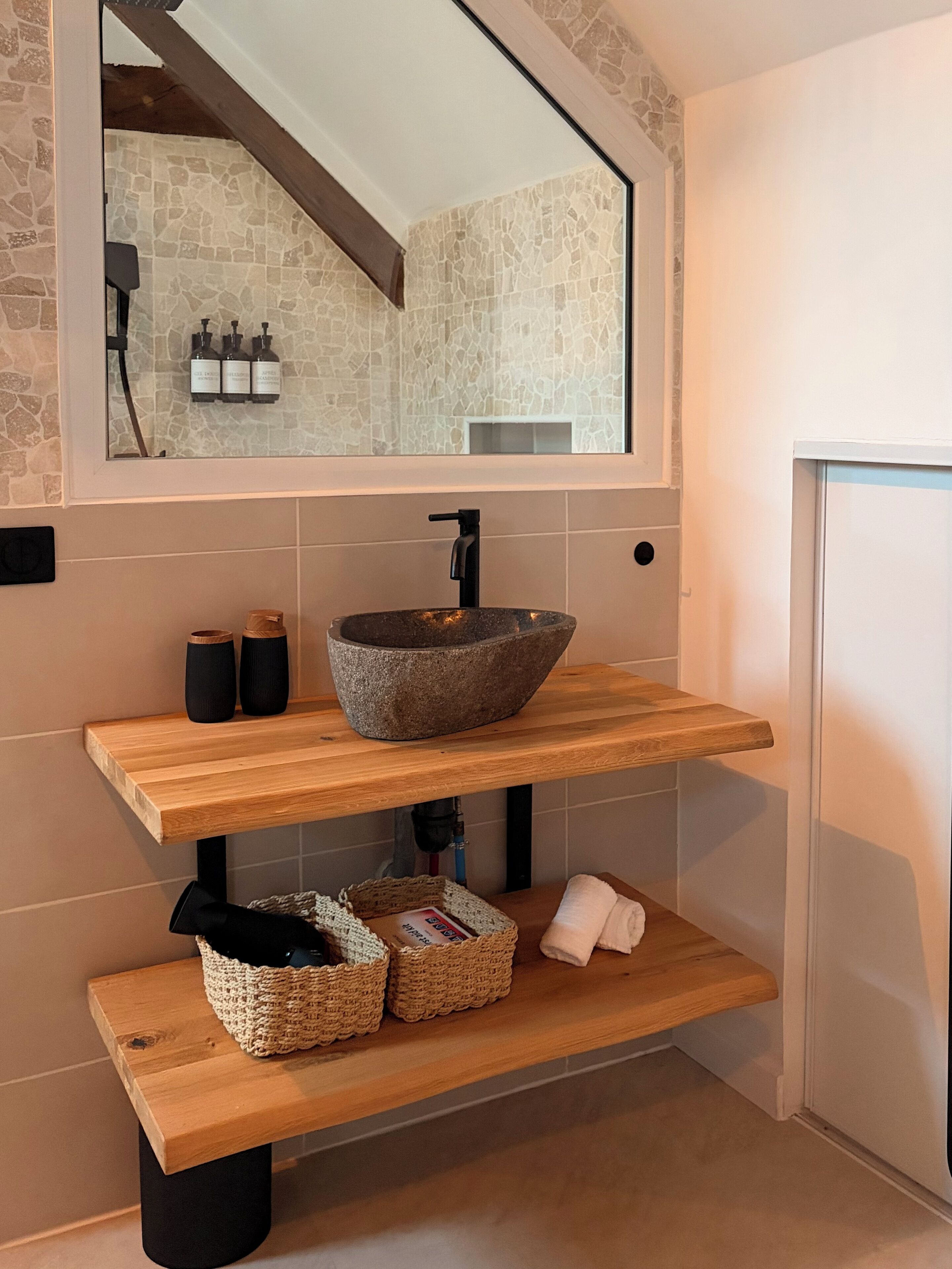 Jetted tub, hair dryer, towels, soap