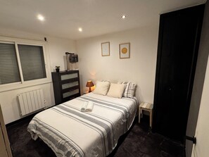 2 chambres, fer et planche à repasser, Wi-Fi gratuit, draps fournis