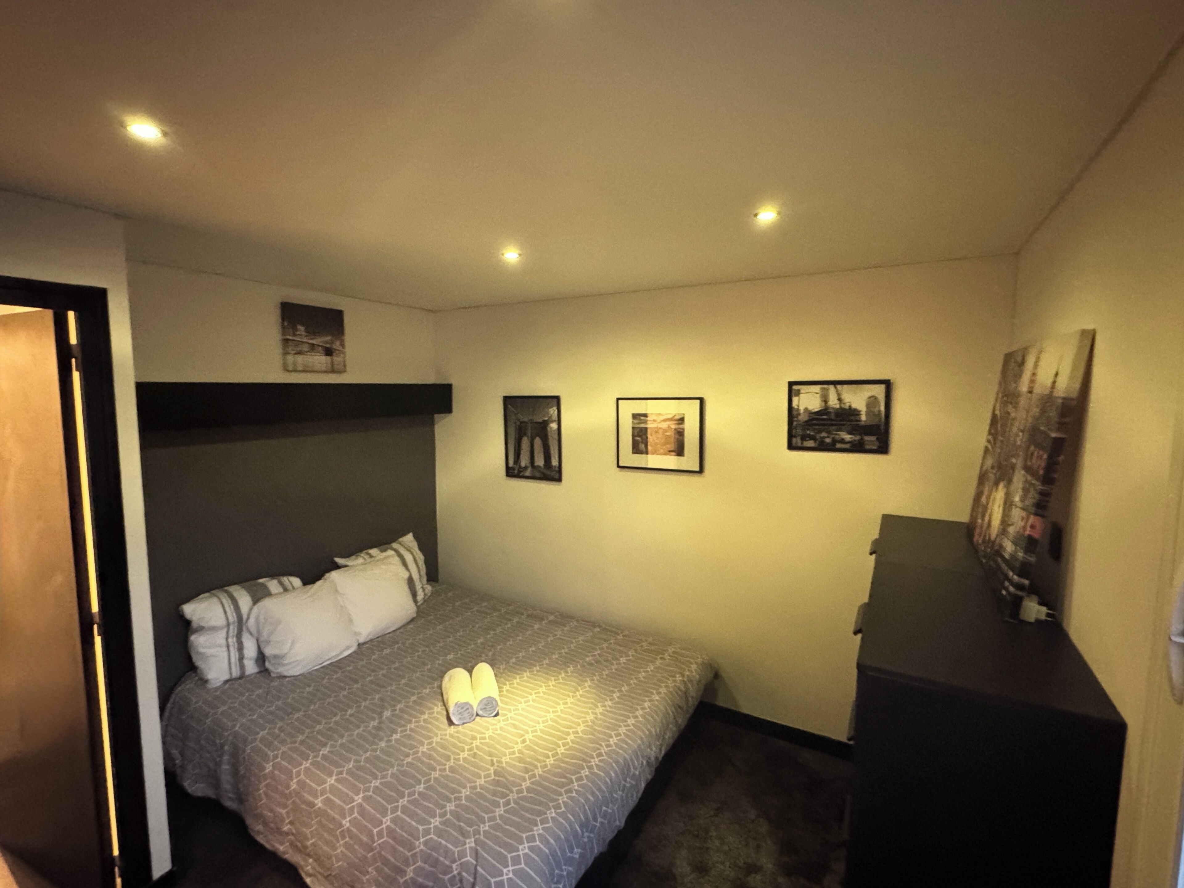 2 chambres, fer et planche à repasser, Wi-Fi gratuit, draps fournis