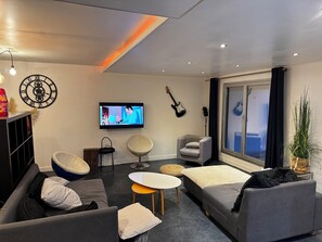 Smart TV, foosball - LOFT ROUEN (Rouen)