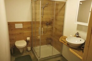 تجهيزات دش، مجففات شعر، مناشف، صابون