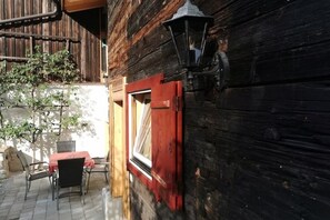 تناول الطعام بالخارج