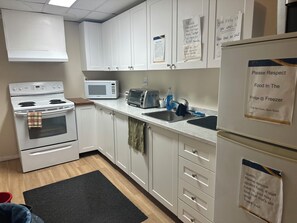 Micro-ondes, four, plaque de cuisson, lave-vaisselle