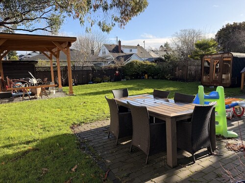 Location! Location!  Bright, modern and clean south Oak Bay garden suite.