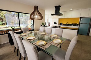 Family Cottage, Garden View | Dining room - Casa Luan Alberca & Amenidades en Sumiya (Cuernavaca)