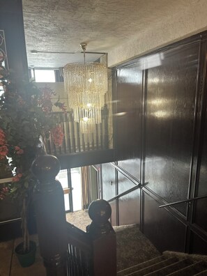 المنشأة من الداخل