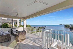 Terrace/patio - 🌊 Stunning Oceanfront Retreat w/ Pool & Dock 🏖️ (Marathon)
