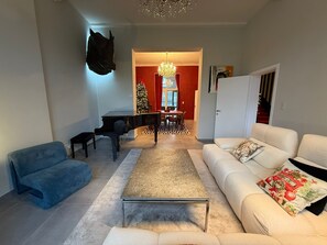 Smart TV y futbolito 