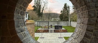 Villa d exception au bord de Meuse. 4 chambres ,  jardin, jacuzzi, brasero