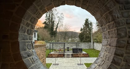 Exceptional villa on the banks of the Meuse. 4 bedrooms, garden, jacuzzi, brazier