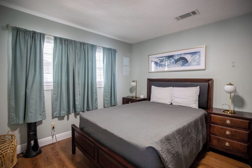 2 habitaciones, tabla de planchar con plancha, wifi y ropa de cama 